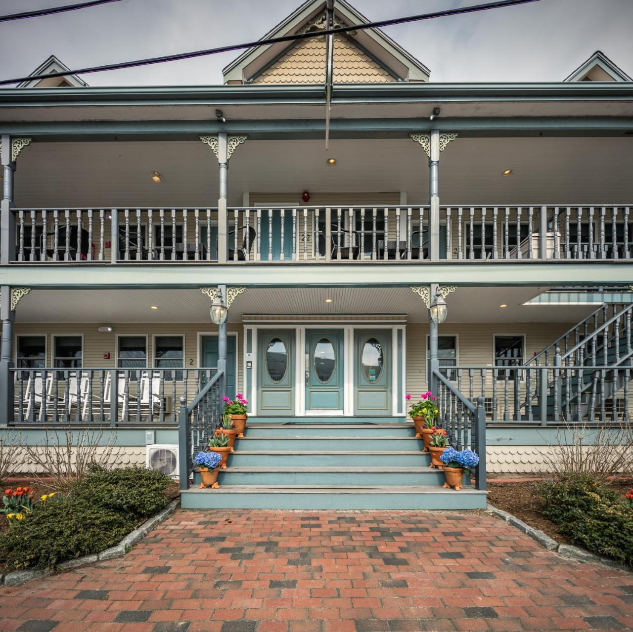 Dockside Inn Vineyard Haven Exterior photo